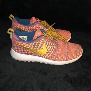 Women Nike Sz 11 Roshe